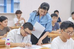 Thi tốt nghiệp THPT 2025: Những lỗi tưởng nhỏ nhưng bị trừ điểm nặng