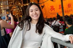 Nữ nghị viên trẻ nhất Hong Kong gây chú ý khi dự thi Hoa hậu