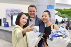Owen lịch lãm xuất hiện tại TP.HCM