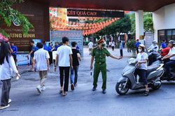 Thí sinh Hà Nội bước vào môn thi đầu tiên kỳ thi tốt nghiệp THPT năm 2025