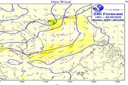 Áp thấp nhiệt đới gây mưa, gió mạnh, sóng lớn trên biển