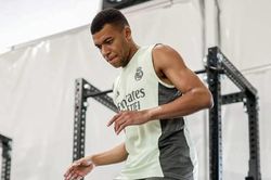 Mbappe gầy rộc sau bạo bệnh