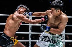 Yodlekpet tung 'cú đấm hủy diệt' hạ knock-out đối thủ trẻ ngay hiệp 1