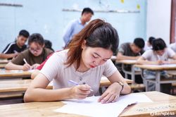 Những hình ảnh đầu tiên của Kỳ thi tốt nghiệp THPT năm 2025 tại Nghệ An