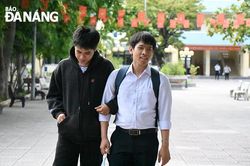 Bằng đôi tay và trái tim, em chạm vào giấc mơ