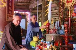 Chuyện của những người trông coi di tích