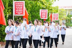 Ngày đầu thi tốt nghiệp THPT: Khởi đầu thuận lợi, thí sinh vững tin