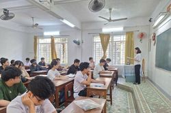Hơn 1,1 triệu thí sinh hoàn thành ngày đầu tiên thi tốt nghiệp THPT