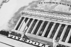 Giá vàng hôm nay 27/6/2025: Giá vàng đang lùi về mốc 2.900 USD/ounce? Tâm lý đầu tư mới đang chi phối thị trường kim loại quý