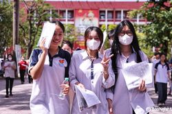 Học sinh 8.0 IELTS vẫn than đề Tiếng Anh khó, dài, nhiều thí sinh 'quay xe' đổi tổ hợp xét tuyển
