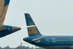 Hai máy bay va quệt cánh và đuôi nhau tại Sân bay Quốc tế Nội Bài