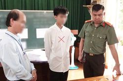 Khởi tố vụ án thí sinh dùng camera truyền đề thi môn Ngữ văn ra ngoài