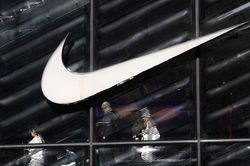 Nike dự kiến thuế quan của Hoa Kỳ sẽ khiến hãng thiệt hại 1 tỷ USD