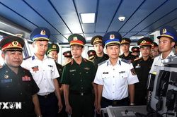 Đoàn sỹ quan trẻ Quân đội Lào thăm, giao lưu tại Bộ Tư lệnh Vùng Cảnh sát biển 2