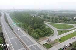 Lái xe chèn ép nhau trên cao tốc để giải quyết mâu thuẫn, tài xế bị khởi tố