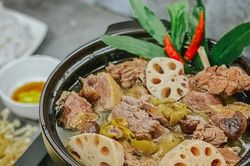 Món Vịt om sấu nấu củ sen ngon