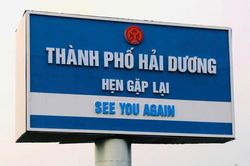 Cảnh tháo gỡ tấm biển 'Thành phố Hải Dương' gây xúc động trên mạng xã hội