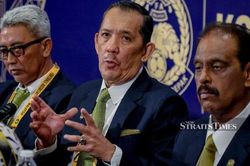 Chủ tịch LĐBĐ Malaysia yêu cầu HLV Cklamovski làm rõ phát ngôn gây 'sốc', đáp trả tin đồn bị FIFA phạt nặng