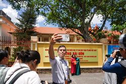 Người dân thích thú check-in phường Sài Gòn, trải nghiệm chính quyền 2 cấp