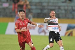 Văn Quyết tỏa sáng, Việt Nam All Stars ngược dòng đánh bại Huyền thoại Man Utd