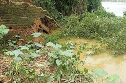Bắc Ninh: Tiếp tục xuất hiện sạt lở trên đê tả sông Cầu, di dời khẩn cấp một số hộ dân