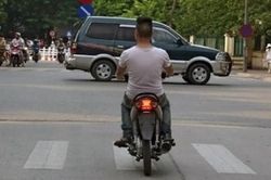 Mức phạt đối với hành vi điều khiển xe máy không gắn biển số