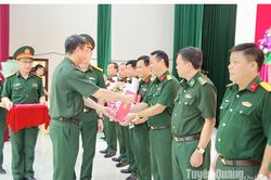 Đảng ủy Quân Sự tỉnh công bố, trao quyết định thành lập các Đảng bộ trực thuộc
