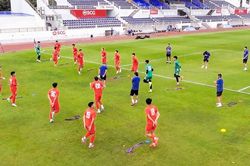 HLV Kim Sang Sik 'đau đầu' với hàng tiền vệ U22 Việt Nam
