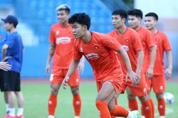 HLV Kim Sang Sik đưa 'sao' trẻ HAGL ra ánh sáng