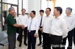 Bí thư Tỉnh ủy Hầu A Lềnh thăm xã Tân Trào