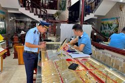 Giá vàng hôm nay 4/7/2025: Giá vàng trong nước và thế giới trung bình năm 2025 sẽ cao nhất lịch sử