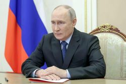 Ông Trump và ông Putin vượt ngưỡng trung bình về số lượng cuộc trò chuyện