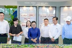 Đại sứ Đặc mệnh Toàn quyền nước CHDCND Lào tại Việt Nam thăm Khu công nghiệp VSIP Nghệ An