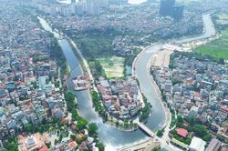 Đập dâng có đài quan sát trên sông Tô Lịch dần thành hình