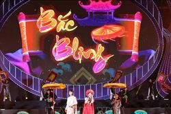 Hòa Minzy biểu diễn 'Bắc Bling' chào mừng thành lập tỉnh Bắc Ninh mới