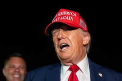 Tổng thống Mỹ Trump nói sẽ tăng thuế lên tới 70% với một số quốc gia