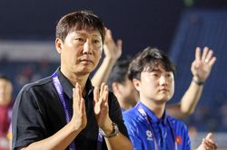 Điểm tin thể thao 7/7: HLV Kim Sang Sik rút gọn danh sách U23 Việt Nam, MU chấm tiền đạo 0 đồng