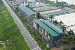Dãy nhà 'lạ' mọc ngoài đê sông Đuống: Hà Nội yêu cầu khẩn trương làm rõ