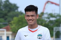 HLV Kim Sang-sik loại trung vệ HAGL cao gần 2m khỏi U23 Việt Nam