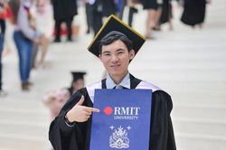 Hà Viết Tỉnh: Từ nhân viên trại gà đến giảng đường quốc tế và ước mơ mang tiếng Anh về làng