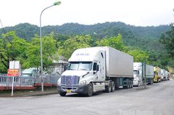 Sôi động dòng chảy hàng hóa qua Cửa khẩu quốc tế Thanh Thủy