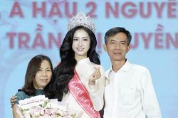 Bố mẹ của Hoa hậu Hà Trúc Linh lần đầu xuất hiện cùng con gái sau đăng quang