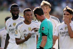 Chuyến bay của Real Madrid bị ảnh hưởng bởi bão, trận đấu với PSG sẽ bị hoãn?