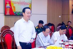 Bí thư Tỉnh ủy Nghệ An Nguyễn Đức Trung dự hội nghị Đảng ủy Quân khu 4