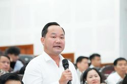 Ông Hoàng Quốc Việt - Giám đốc Sở Nông nghiệp và Môi trường Nghệ An giải trình về điều chỉnh bảng giá đất mới
