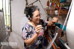 Rực rỡ sắc màu truyền thống tại làng nghề dệt lụa Nha Xá