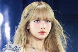 Lisa (Blackpink) tiếp tục gây tranh cãi vì trang phục 'gợi cảm' trong tour diễn tái hợp