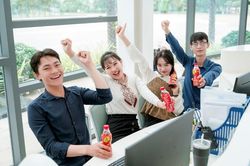 Uống gì để hạ nhiệt deadline, giúp bản thân tươi mát tận hưởng công việc ngày hè?