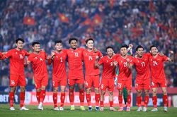 Tuyển Việt Nam tụt hạng trên BXH FIFA, ngày càng xa top 100