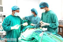 Bệnh viện Đa khoa Hà Nam cứu sống bệnh nhân bị dị vật xuyên cổ nguy kịch